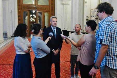 George Niculescu, după dezbaterea ANRE cu peste 400 de participanți: Prosumatorii au putut să își spună nemulțumirile direct în fața furnizorilor și distribuitorilor; Mi-ar fi plăcut să aud mai multe răspunsuri concrete la problemele ridicate de prosumatori - poza 1