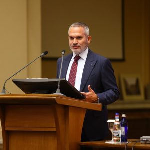 Ömer Tetik, CEO Banca Transilvania: „Investitorii nu au reticențe să investească în România. Vor să vadă în ce direcție mergem și care este planul de dezvoltare economică” - poza 1