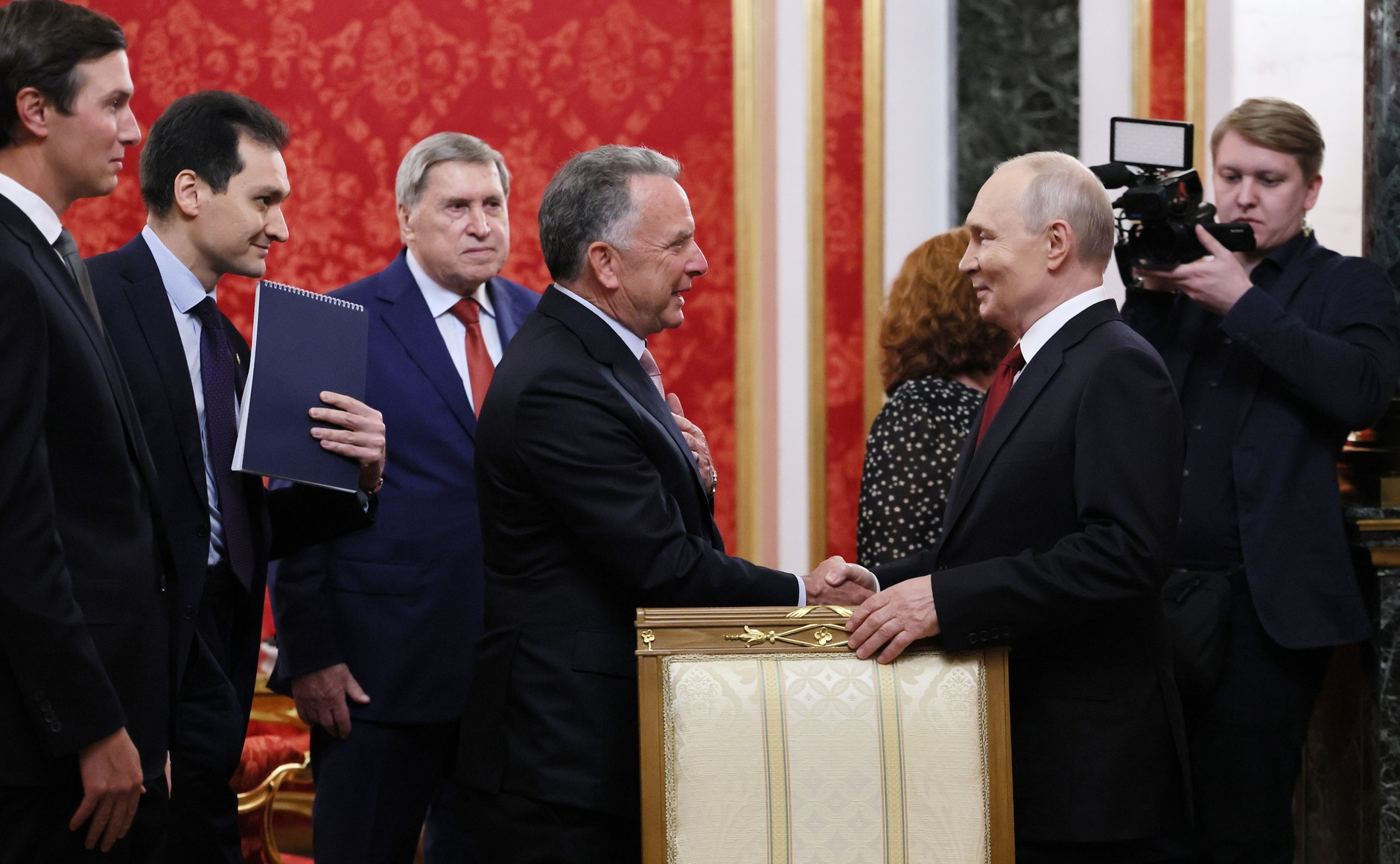 Casa Albă afirmă că emisarii Steve Witkoff şi Jared Kushner au discutat despre &bdquo;planuri substanţiale&rdquo; cu Putin. După Moscova, următoarea destinaţie este Kiev &ndash; foto
 - poza 5