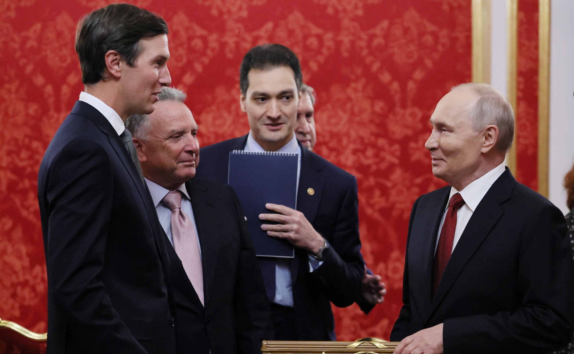 Casa Albă afirmă că emisarii Steve Witkoff şi Jared Kushner au discutat despre &bdquo;planuri substanţiale&rdquo; cu Putin. După Moscova, următoarea destinaţie este Kiev &ndash; foto
 - poza 8