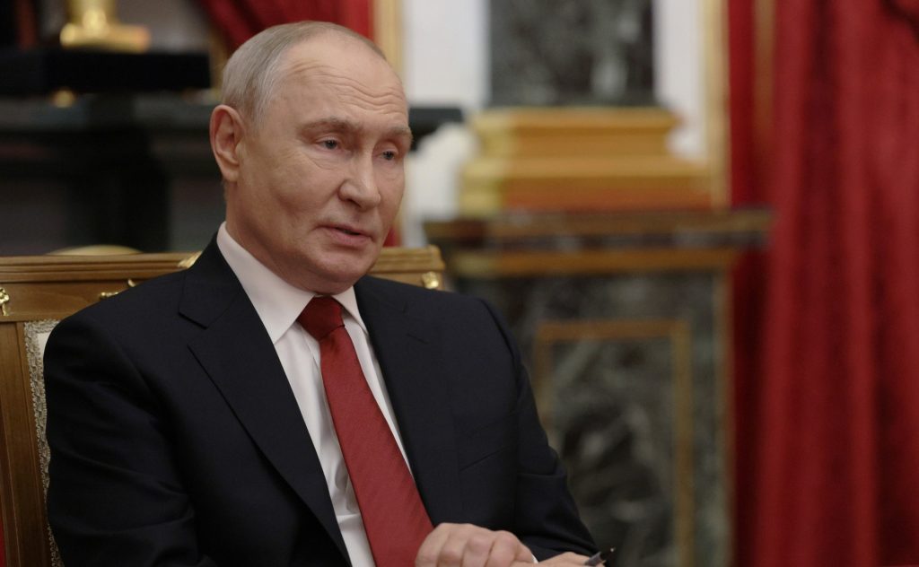 Trump afirmă că Putin vrea să ajungă la o &icirc;nţelegere pentru &icirc;ncheierea războiului din #Ucraina
 - poza 1