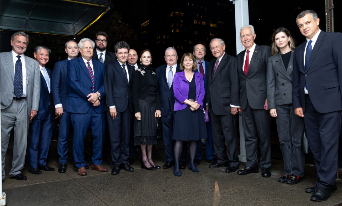 Nicușor Dan, discuții la New York cu foști ambasadori americani: Extinderea prezenței economice a SUA și atragerea investițiilor în România, printre priorități; Zuckerman: „România intenționează să fie un contributor, nu un spectator, pe flancul estic”