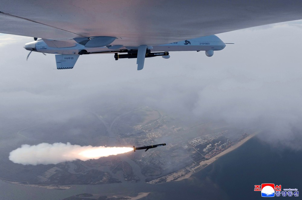 Liderul nord-coreean Kim Jong Un a solicitat extinderea rapidă a tehnologiei dronelor şi a asistat la teste cu arme
- poza 2