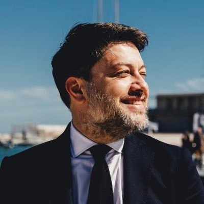 Primarul Marsiliei acuză autoritățile franceze de incapacitatea de a anticipa violențele: „Sunt furios și consternat”. Poliția ar fi folosit gaze lacrimogene împotriva manifestanților, nu a jefuitorilor - poza 1