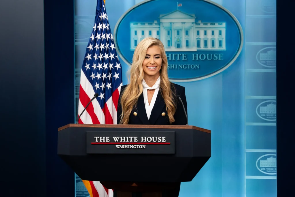 Un &icirc;nalt oficial american confirmă eliberarea din funcție a lui Katie Zacharia, purtătoarea de cuv&acirc;nt a președintelui Trump
 - poza 1
