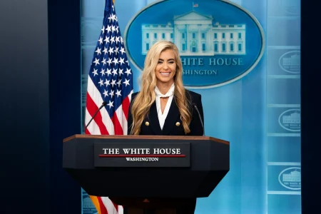Un înalt oficial american confirmă eliberarea din funcție a lui Katie Zacharia, purtătoarea de cuvânt a președintelui Trump - poza 1