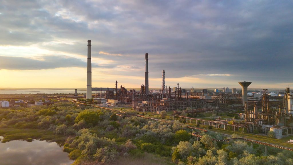 Rompetrol Rafinare lansează un proiect pentru construirea unei centrale fotovoltaice cu o capacitate instalată de 9,4 MW &icirc;n rafinăria Petromidia&nbsp;
 - poza 1