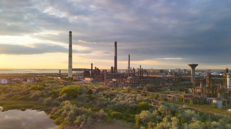 Rompetrol Rafinare lansează un proiect pentru construirea unei centrale fotovoltaice cu o capacitate instalată de 9,4 MW în rafinăria Petromidia  - poza 1