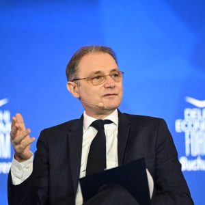 Luca Niculescu: Ne propunem creşterea veniturilor, cu prioritate pentru pensionarii cu pensii mici / Vom relua discuţiile pentru adoptarea noii legi a salarizării - poza 1