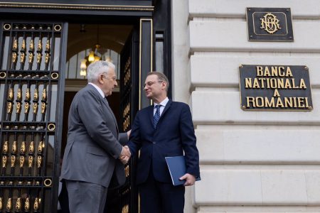 Luca Niculescu, după întâlnirea cu Mugur Isărescu: Disciplina financiară, relansarea economiei și atragerea investițiilor, printre prioritățile Guvernului - poza 1