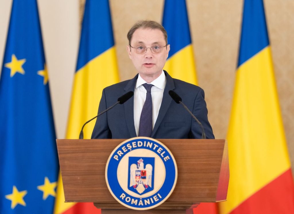 Luca Niculescu &icirc;ncepe discuţiile pentru formarea Guvernului; joi &ndash; &icirc;nt&acirc;lniri cu PSD, PNL şi UDMR
 - poza 1
